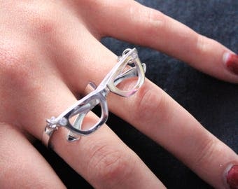 Double ring with silver glasses