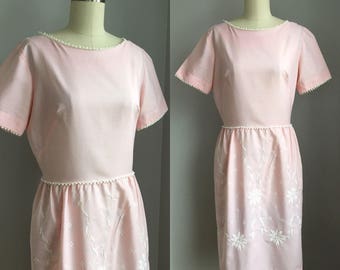 Vintage 1960s Pink Cotton Teena Paige Dress with White Embroidered Flowers Size Medium