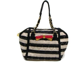 betsey johnson black and white purse with pink bow