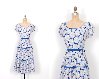 Vintage 1940s Dress / 40s Floral Print Cotton Day Dress / Blue and White ( medium M )