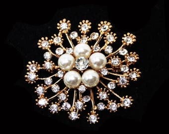 Rhinestone & Pearl Bead Pin - Faux Pearls and Clear Rhinestones in Round Rosey Gold Tone Brooch - Snowflake shaped - Vintage 1990's