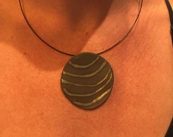 Warm green/black patterned necklace