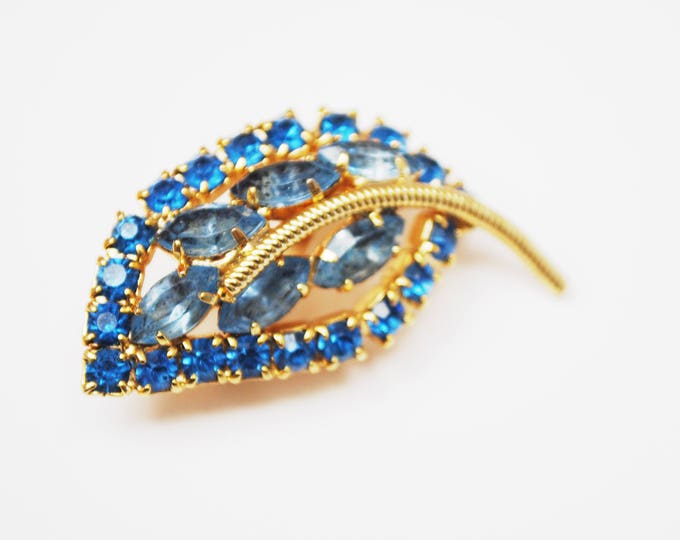 Blue Rhinestone Leaf brooch - mid century = gold - floral Pin