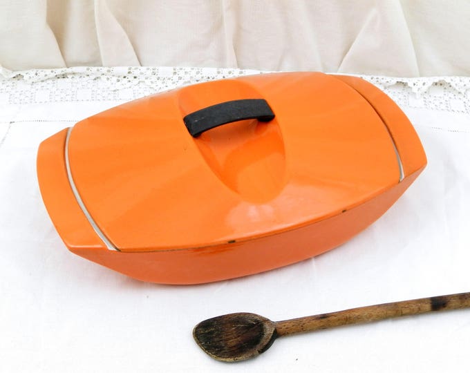 Vintage French Designer Bright Orange Enameled Cast Iron Le Creuset 4.5 Cooking Pan / Pot and Lid Designed by Raymond Loewy in 1958, Kitchen