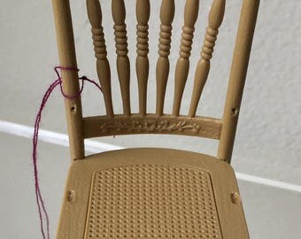 Dollhouse Miniature 1" Scale Chrysnbon Chair (NMAG)