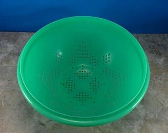 Vintage Tupperware Mint Green Strainer or Colander Star Design - Plastic