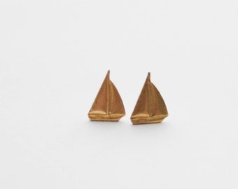 Beach Lover Gifts, Vintage Sailboat Earrings, Sailboat Stud Earrings, Gold Earrings, Sailboat Jewelry, Nautical Studs, Sailing Earrings