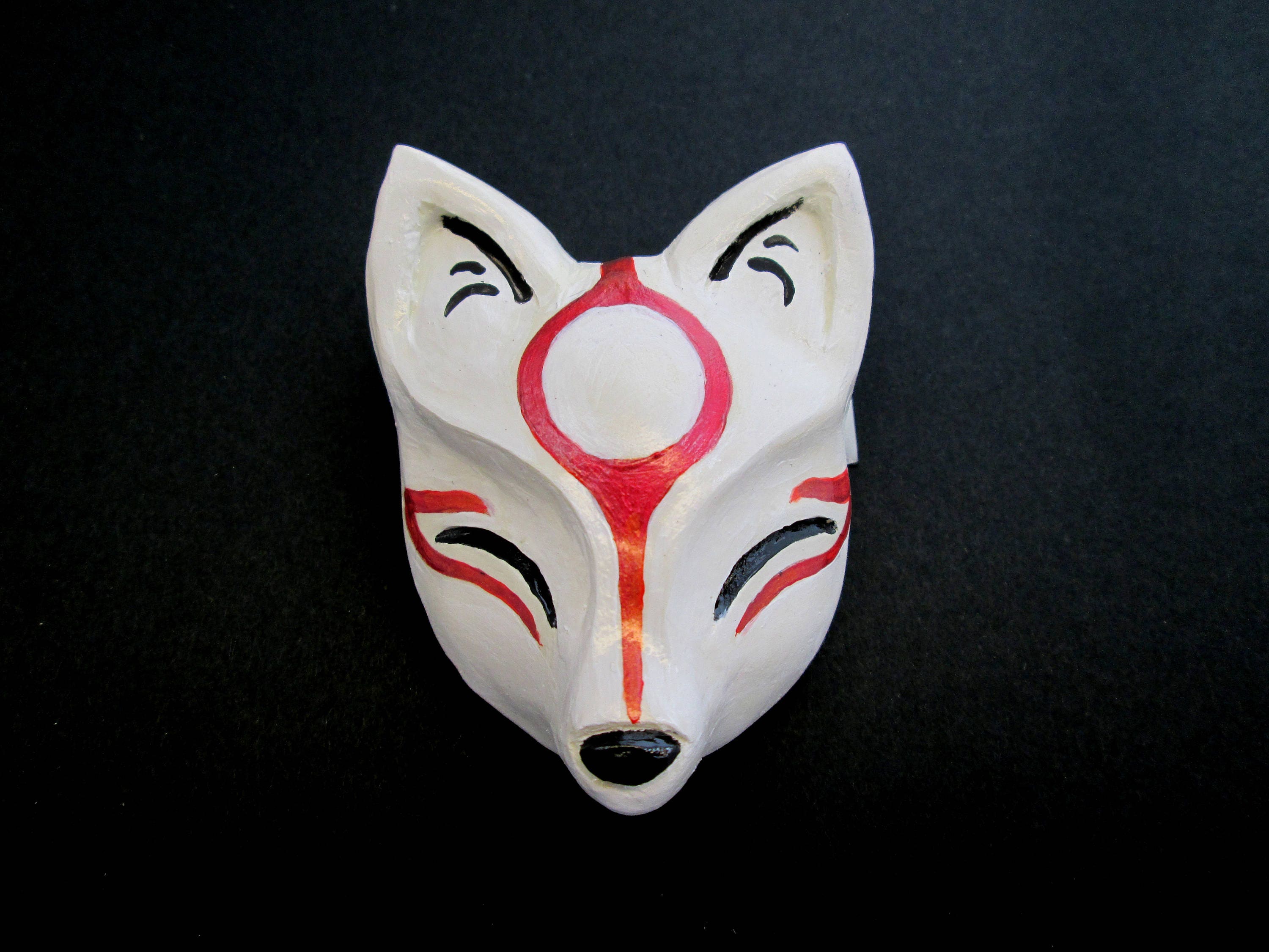 Традиционная японская маска Кицунэ