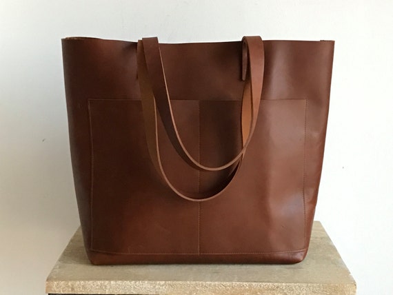 Oversized Tan / Cognac Leather tote bag with outside pockets.