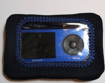 Insulin pump pouch with clear window / Do you need a Extra pouch ?