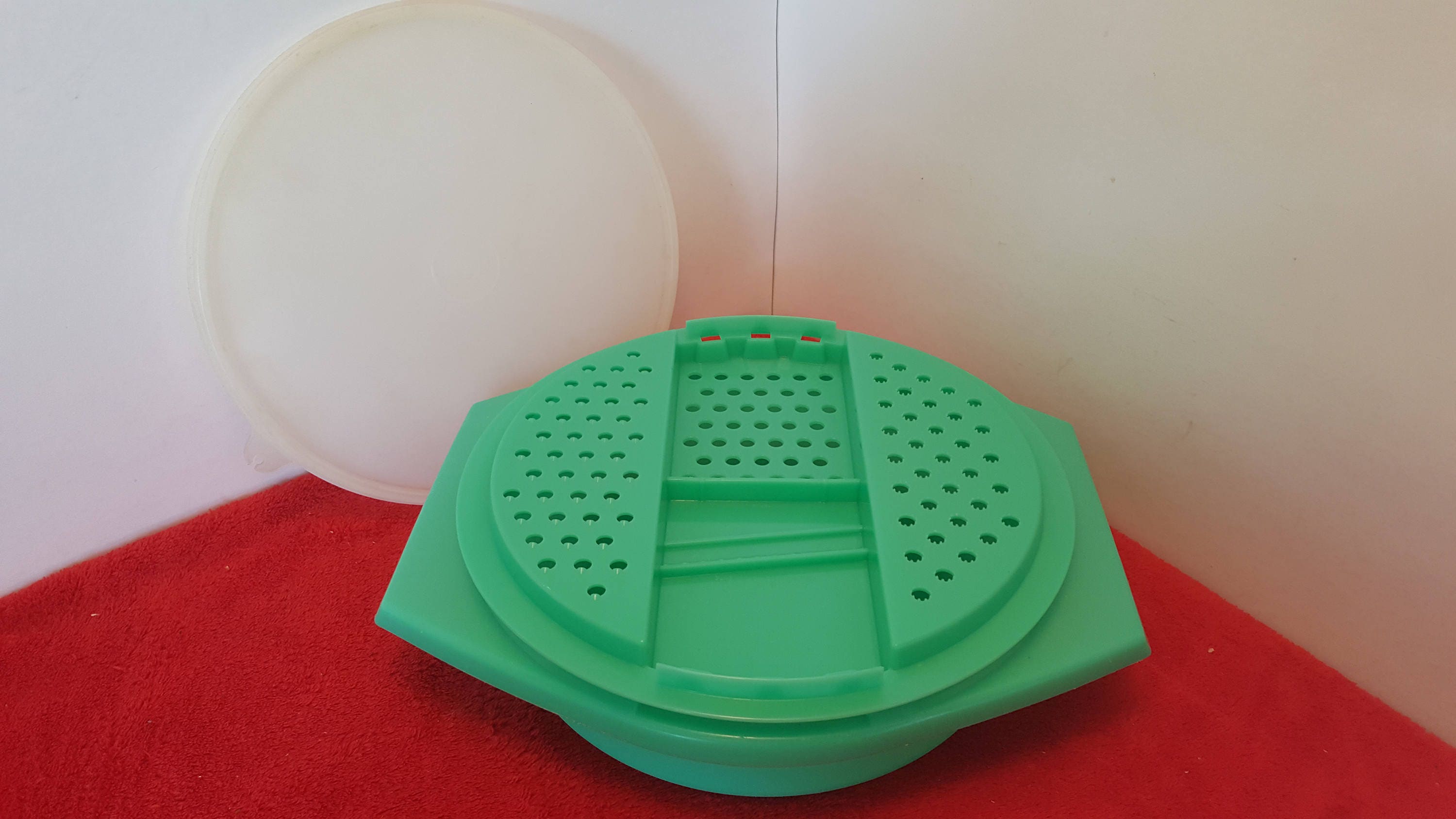 Vintage Tupperware 3 piece grater bowl set with lid/seal