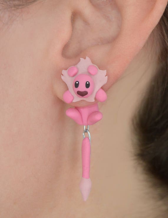 Hello! this is an original earring of the cute pet of Steven Universe, Lion. Made with polymer clay and ready to ship in less than one week. Price for one unit, if you want a pair select 2 in quantity We make all our shipments with regular mail, if you want us to send your order by
