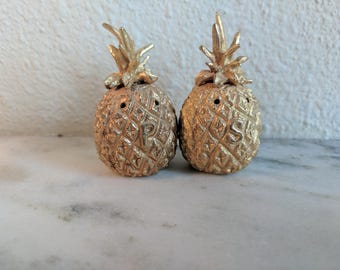 Vintage Pineapple Salt and Pepper Shakers, Gold Gilded Pineapples Shaker Set, Small Gold Pineapples, Hollywood Regency Table Décor Dining