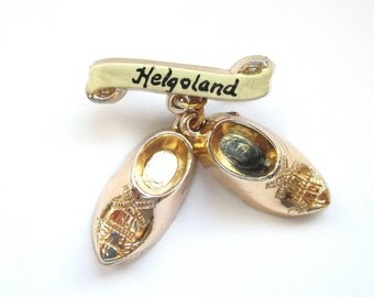 Helgoland Brooch Vintage Wood Shoes Hatpin Germany Dutch Brooch Gold Sabot Holland Netherlands Collectible Souvenir Jewelry 1960s Kitchy