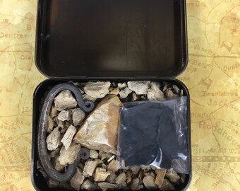 Bushcraft Flint and Steel Tinder Box Kit, Fire Starter Kit, Hand Forged, Fire Steel Striker Kit, Survival Gear