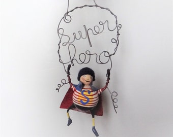 SUPER HERO décoration à suspendre sculpture garçon figurine décoration chambre enfant cadeau naissance mot fil de fer recuit creation uniqu