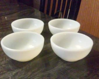 Vintage Anchor Hocking Milk Glass Bowls Set Of 4