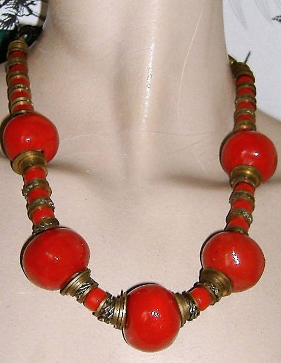 1980S RETRO CHUNKY RED bead necklace