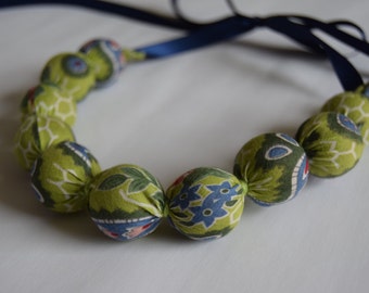 Handmade Fabric Bead necklace - Paisley green - jewellery