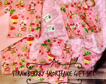 Sale!!!!Vintage Strawberry Shortcake Baby Set/Strawberry Shortcake/Baby Gift Set/Baby Shower Gift/Baby Girl/80's Baby/Baby Blanket/Baby Bib