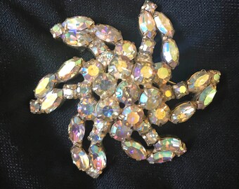 Beautiful Vintage Juliana Style Rhinestone Brooch, Aurora Borealis, Silver Tone