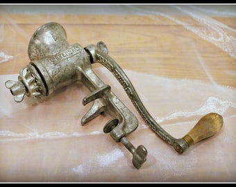 Landers Frary and Clark 1950s Vintage Universal #1 Meat Grinder, Antique Grinder, Counter Vice Grinder Gadget, Farmhouse Decor, Primitive