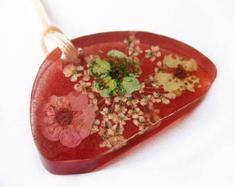 Garnet form roller, as resin flowered jewelry pendant necklace nature in colorful dried flowers