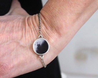 Custom Moon Date Bracelet - Birthday or Anniversary Gift - Personalized Lunar Phase - Moon Phase Jewelry - Galaxy, Outer Space