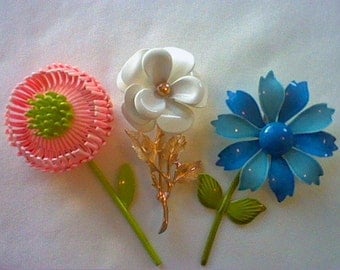 Lot of 3 vintage large enamel flower with stems pins brooches pink white blue flowers