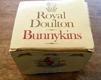 Vintage 1984 Royal Doulton Bunnykins Golden Jubilee Hug A Mug Cup, Puppet Show!