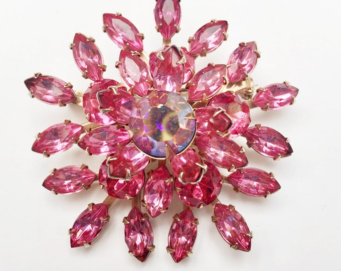 Pink rhinestone Brooch - Pronged Glass rhinestone - Flower - Floral Gold Metal pin - mid century