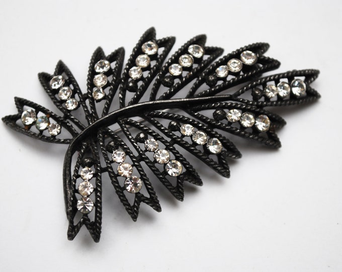 Weiss Leaf Brooch - Rhinestone - Japanned enameling - Floral Lower pin