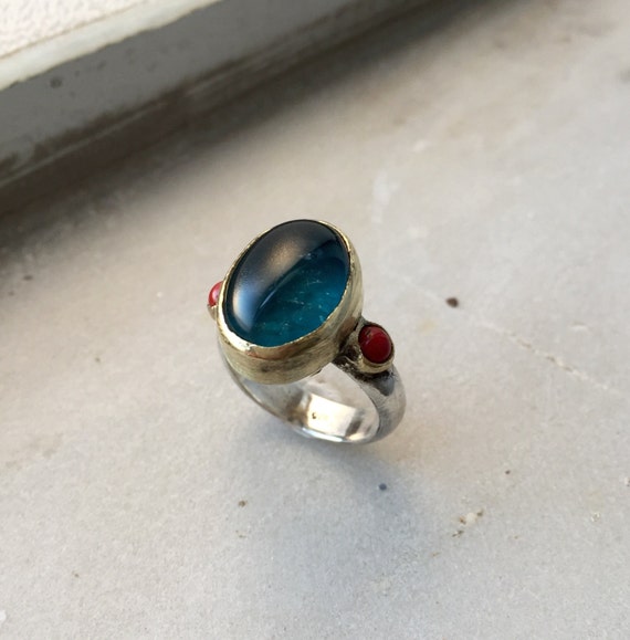 The Frida ring Limited edition Sparkling apatite and coral