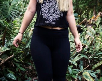 LADIES Black Crop Top // Yoga Crop Top // Sri Yantra // Loose Yoga Clothes // Sacred Geometry // Festival Mandala Clothing // Yoga Tank //