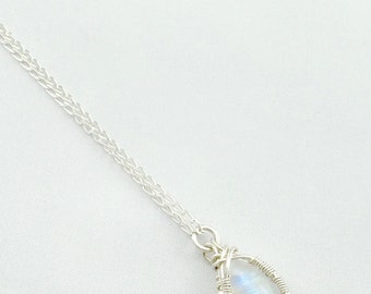Moonstone pendant – Wire wrapped jewellery – silver moonstone pendant - Gemstone jewellery - Moonstone necklace – Delicate necklace