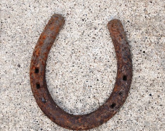 Lucky Horseshoe, Used Horseshoes, Barn Decor, Horse Shoe Decor, Horse Shoe Art, Cowboy Decor, Cowboy Decorations, Western Decor, Farmhouse