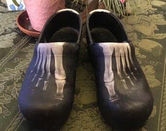 dansko x ray clogs