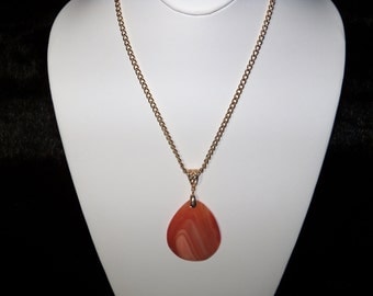 A Lovely Orange Striped Onyx Agate Pendant Necklace. (201792)
