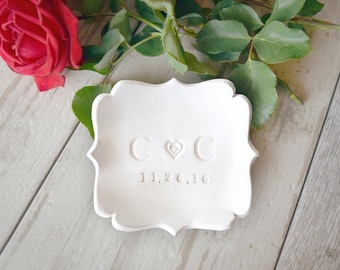 Wedding RING DISH Personalized initials ring holder, custom color ring plate, engagement gift, wedding gift, couples gift, anniversary gift