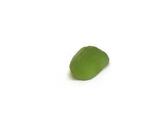 Raw peridot top facet Rough Quality Green Peridot rare crystal untreated gem stone 2.20 carats (I.05)