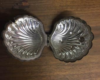 Clam Shell Dish Case