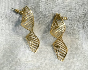 Vintage Gold Tone Dangle Twisted Pierced Earrings 80s