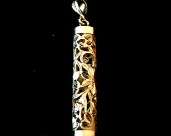 14K gold Hawaiian carved cylindrical pendant
