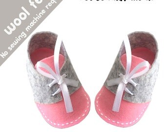 SALE Felt Baby Shoes Pattern / Baby Shoes PDF Sewing Pattern and Tutorial - Sizes: 0 to 12 months, felt patterns, baby patterns, baby shoes