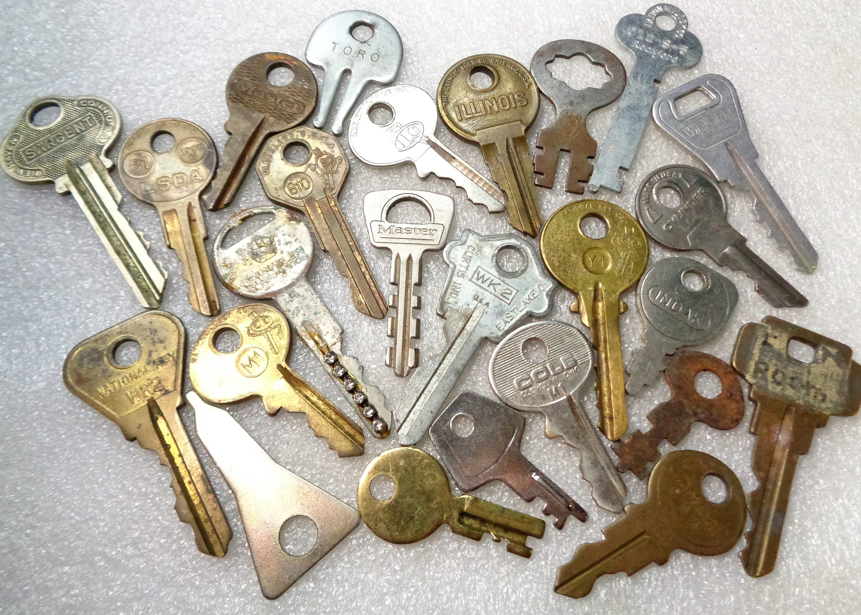 25 Vintage Keys Old Master Keys Toro Key Chrysler Key Fraim Key ...