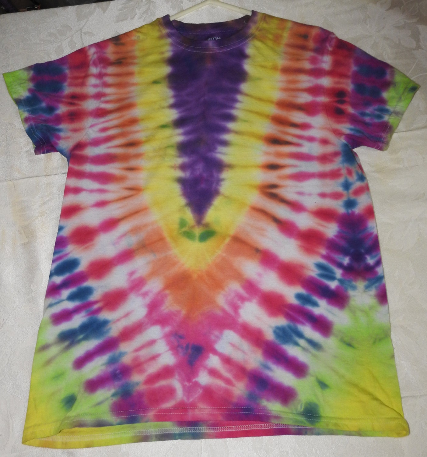 Multi Color Tie Dye V Design Gildan Size Medium Free