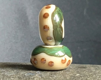 MruMru Handmade Lampwork Glass Bead Earring Pair. Sra.