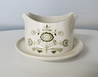 Franciscan Discovery Heritage Gravy Boat With Underplate