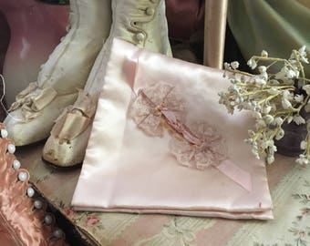 Vintage Shabby Chic Pink Satin & Lace Ribbon Hanky Delicates Linen Holder Q108