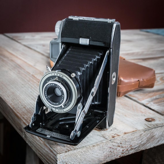 Vintage 1950's Kodak Tourist Folding 620 Film Camera with